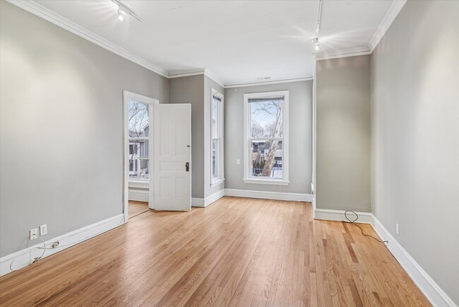 Photo - 3818 N Hermitage Ave Unit 2