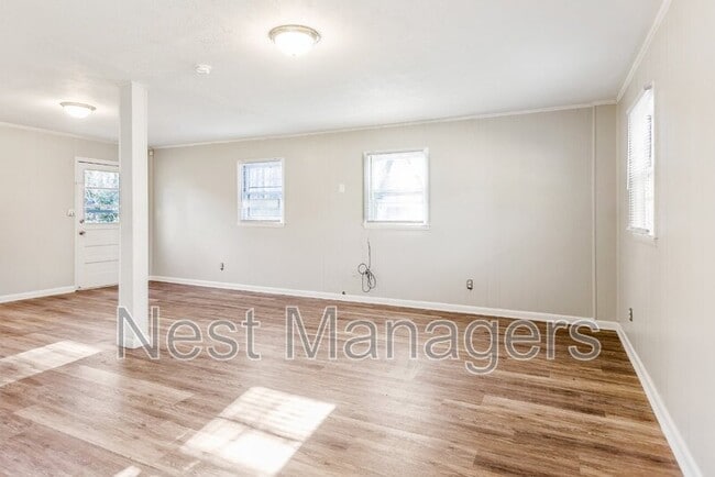 Photo - 1089 Essex Pl