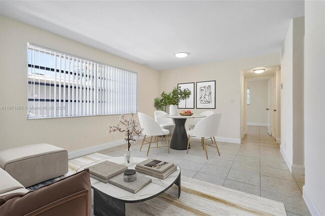 Building Photo - 1715 N 16th Ave Unit 202