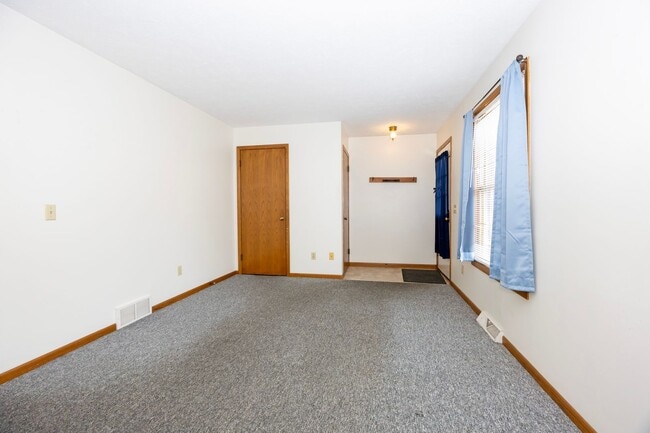 Photo - 127 E Adams St