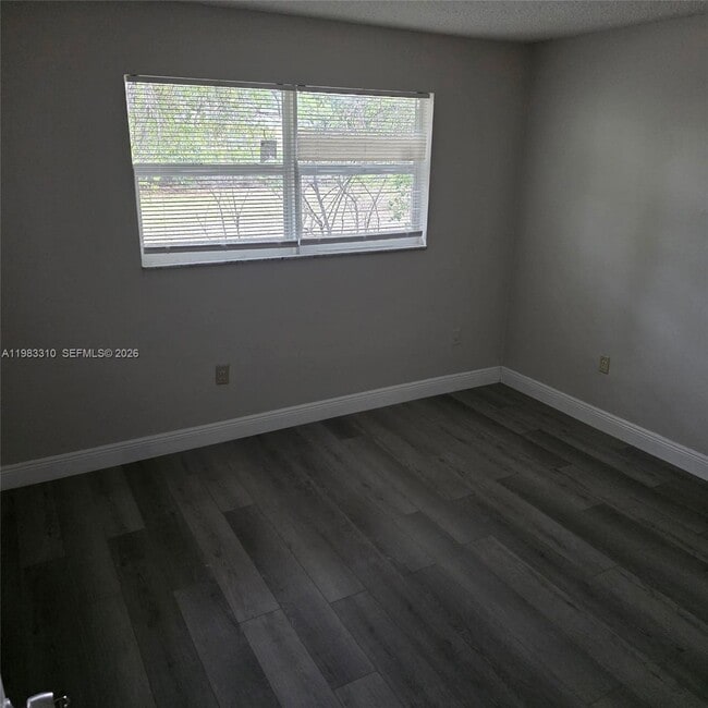 Photo - 2570 NE 192 St Unit 2