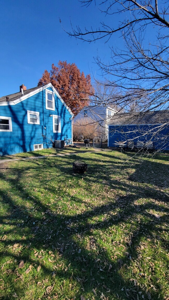 Photo - 922 6th St House