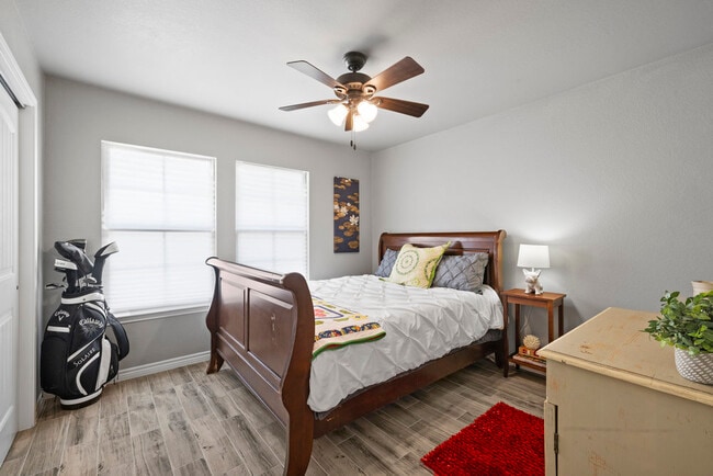 Photo - 1777 Point View