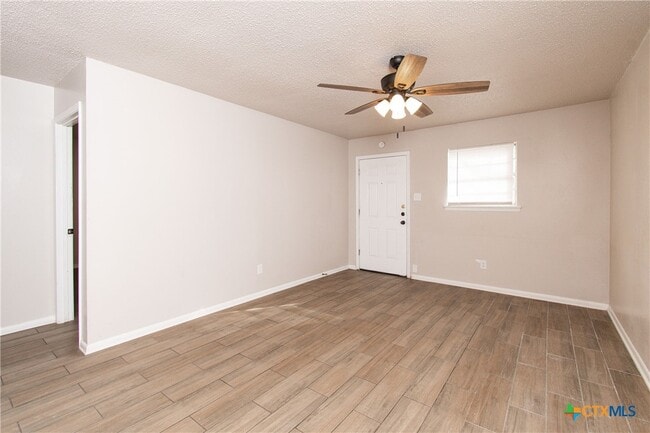 Photo - 314 Sunset Ln