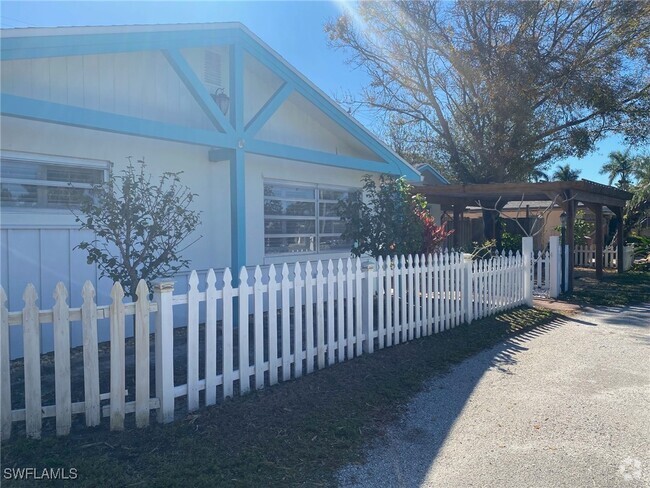 Building Photo - 1560 Maravilla Ave Rental