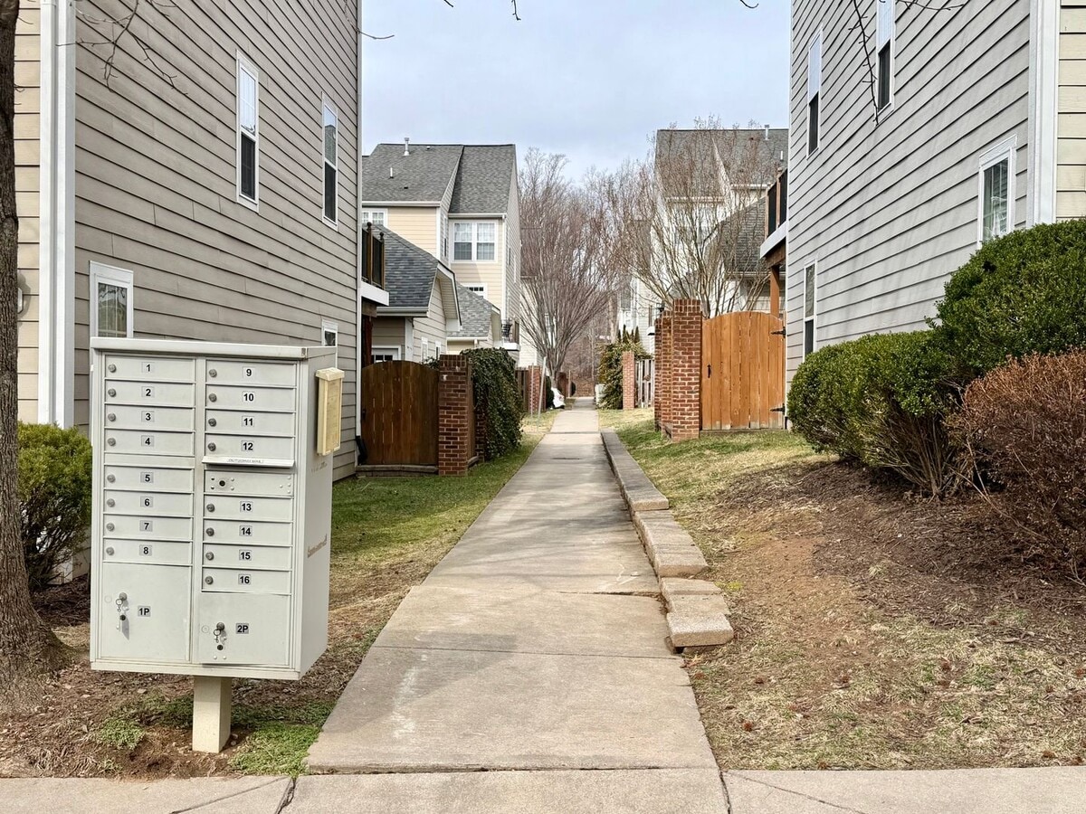 Photo - 713 Rainier Rd