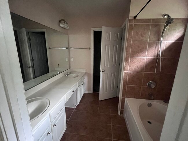 Photo - 3295 Saville St SW