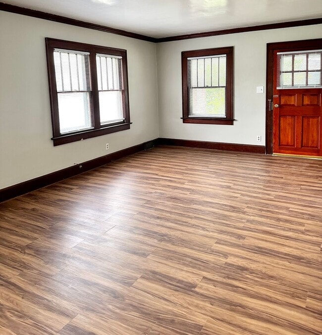 Photo - Move In Special! Get FREE October Rent – y...