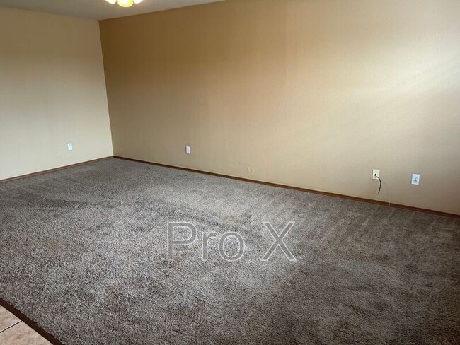 Photo - 311 E Laura St