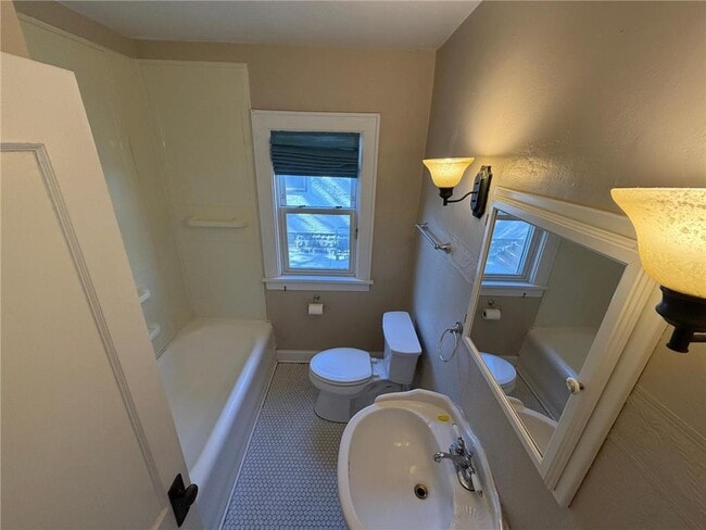 Photo - 1349 Schletti St N