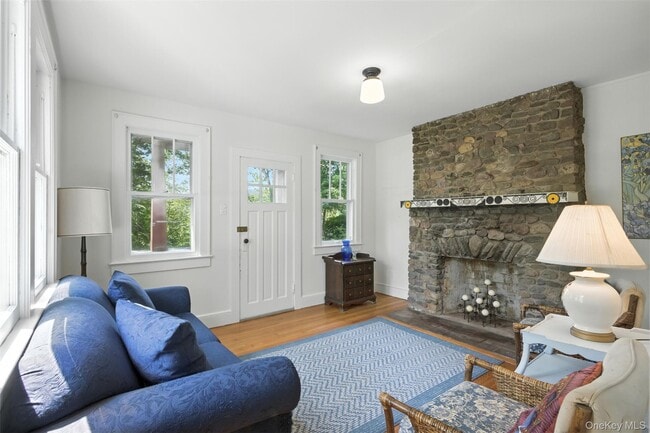 Photo - 190 Continental Rd