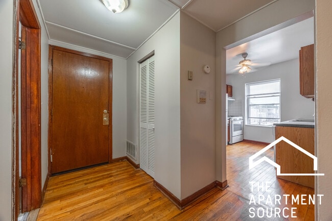 Photo - 3153 W Argyle St Unidad 3W