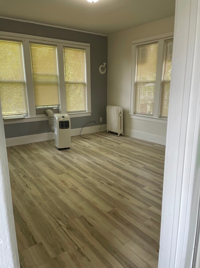 Photo - 701 Collingwood St