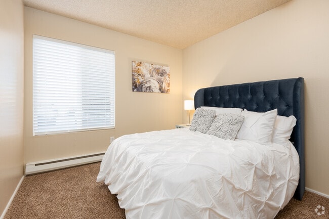 2BD, 1BA - 796-812SF - Narrows Pointe