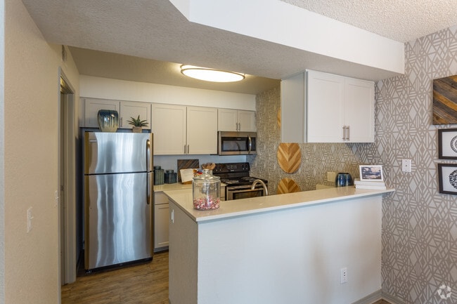 1BR, 1BA - 699 SF