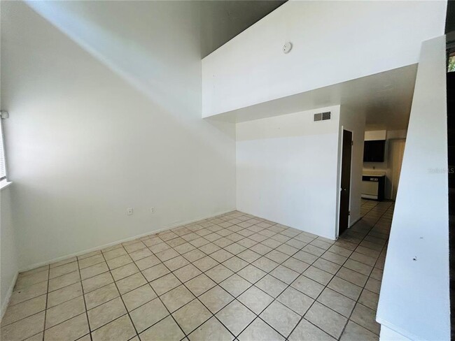 Photo - 3912 Crayrich Cir Unidad 305