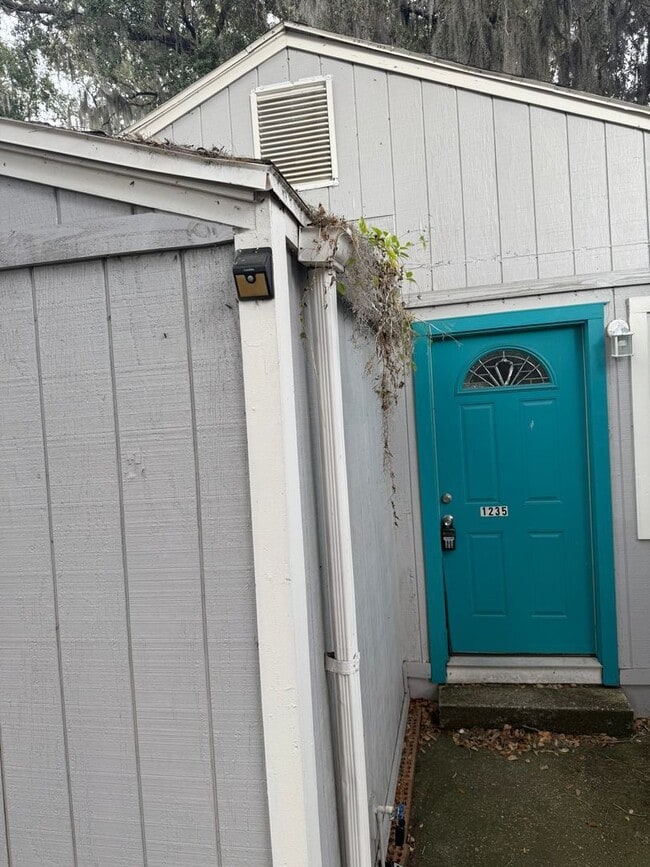 Building Photo - 1235 Virginia Dr