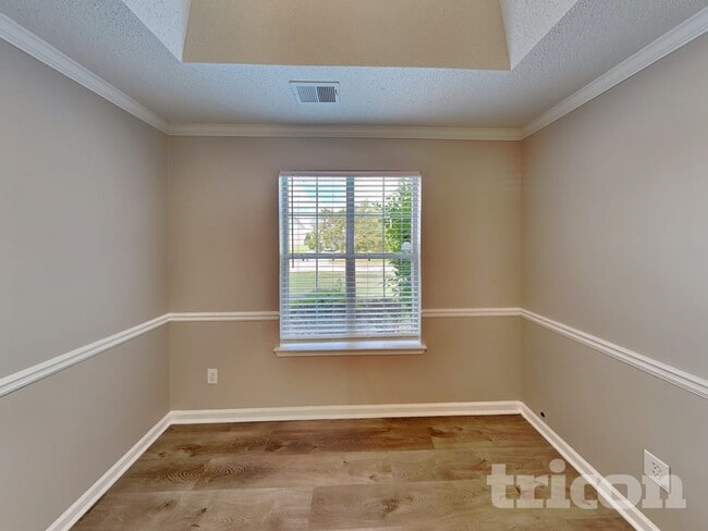 5702 Colonnade Dr