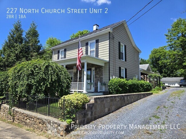 !Coming Soon! 2BR 1BA upstairs duplex, Woo... - !Coming Soon! 2BR 1BA upstairs duplex, Woo... Unit 2