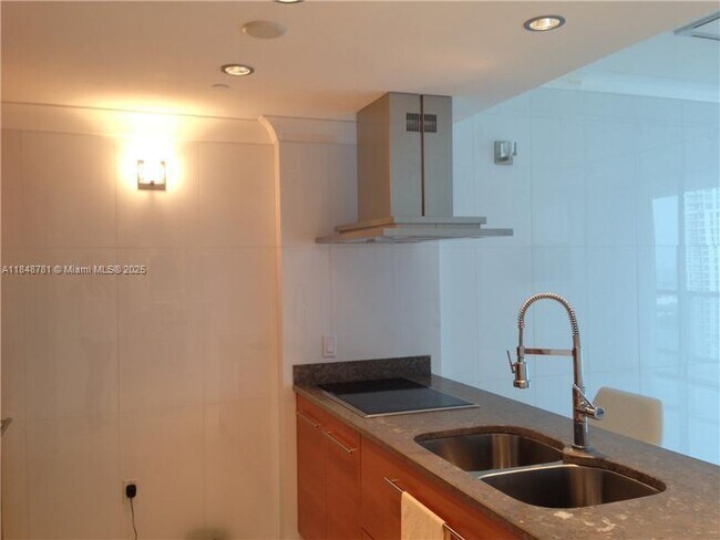 Photo - 485 Brickell Ave Unit 3303