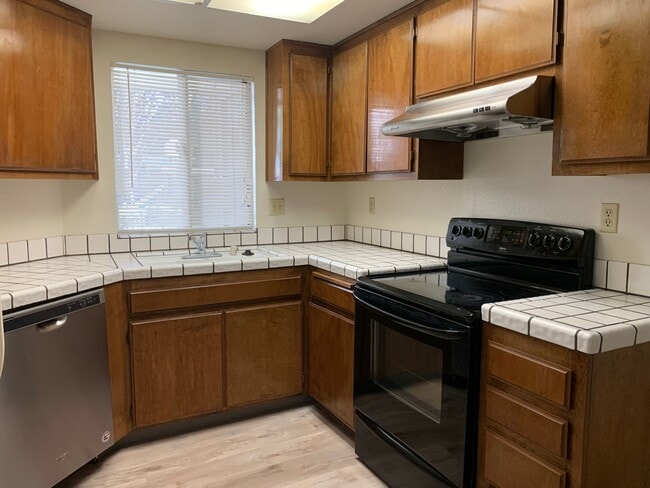 Photo - 46626 Winema Common