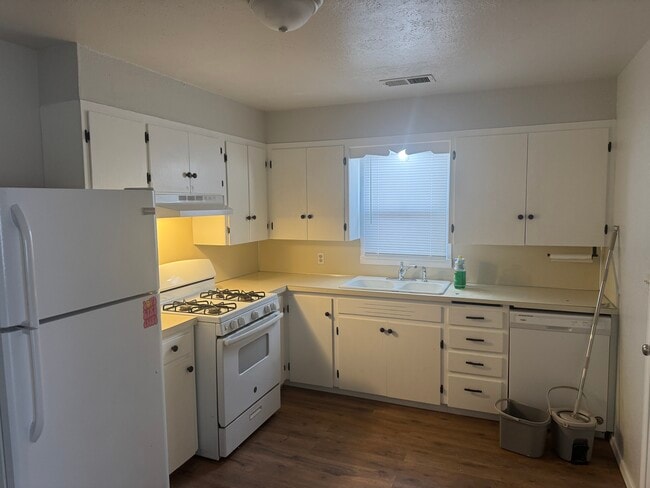 Photo - 608 W Emporia Ave