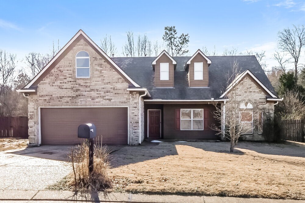 Photo - 235 Susanne Dr