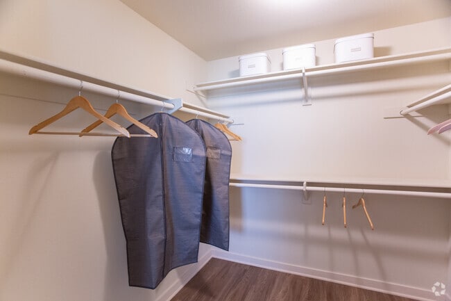 2BR, 2BA-1103 SF