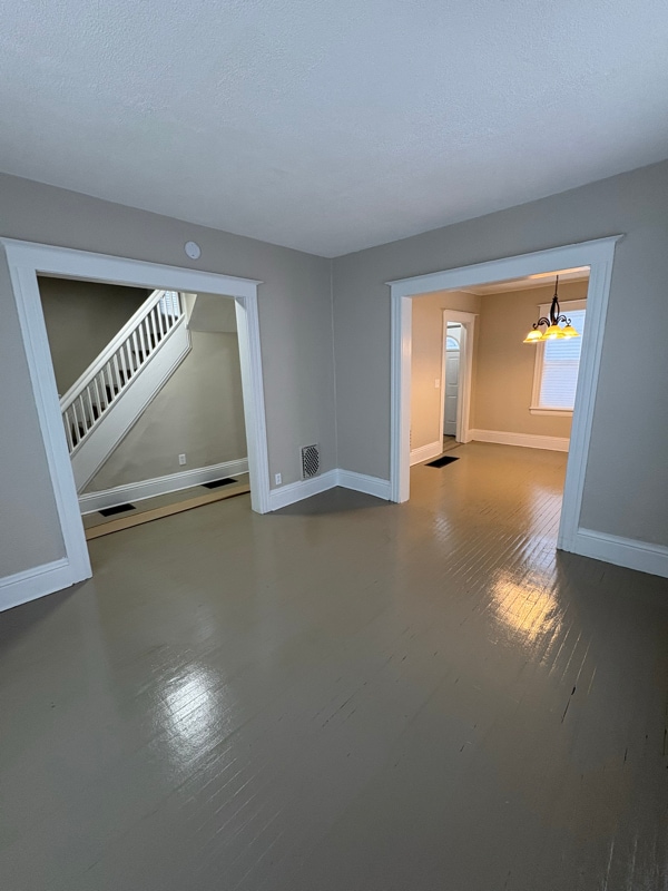 Photo - 146 Roycroft Dr