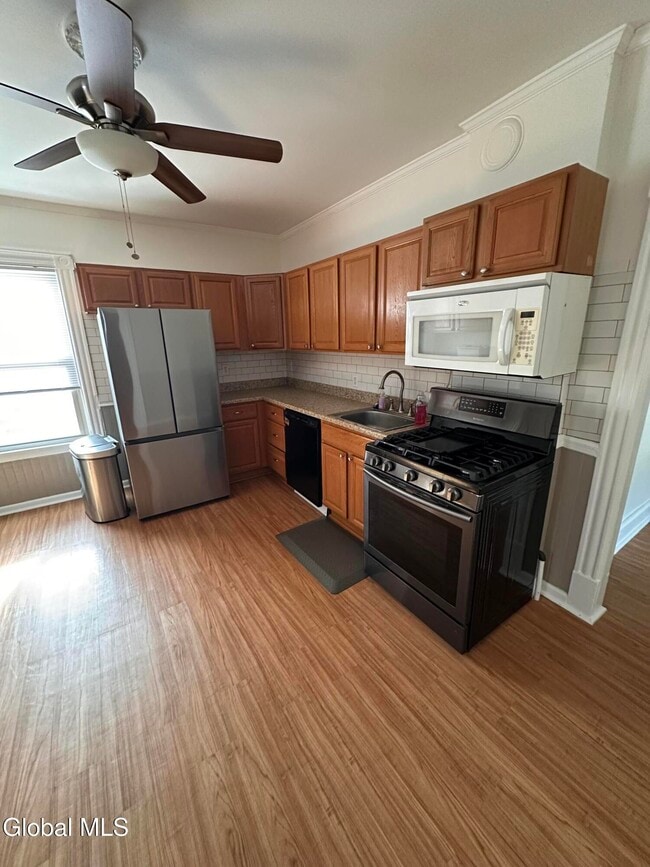 Photo - 425 6th Ave