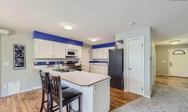 Building Photo - 3149 Oak Cir N Rental