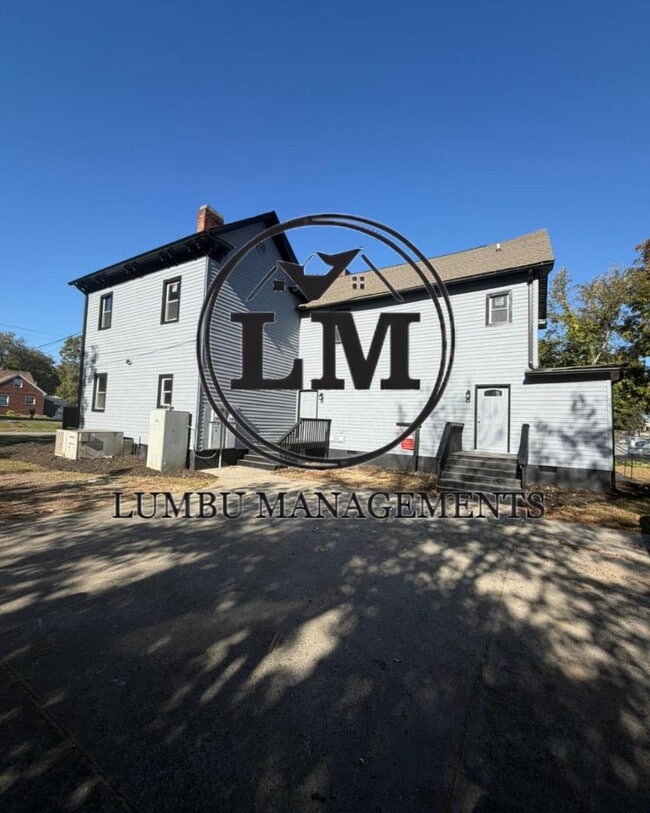 Photo - 414 E Morehead St
