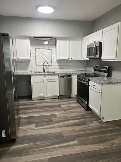 Kitchen - 140 Tyrone Blvd