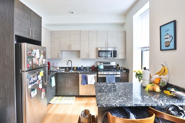 Photo - Noble Square Large 2 Bed w/Central Heat & A/C, Only 2 Blocks to the Blue Line, In-Unit Laundry. F... Unit 4F