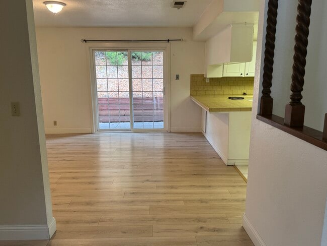 Building Photo - 5800 Encino Ave