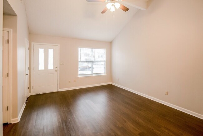 Photo - 4490 Shadow Glen Cove