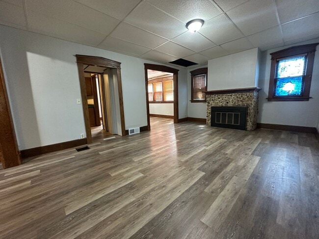Building Photo - Spacious 4 bed, 2 bath home for fent in Wa...