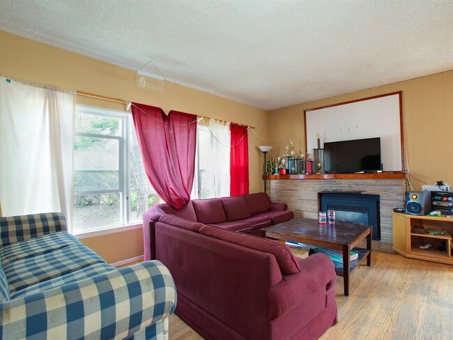 Photo - 567 Hathway Ave