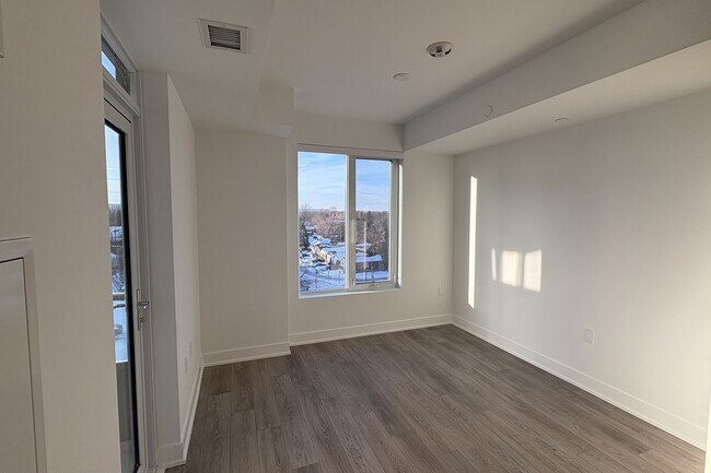 Photo - 2088 James St