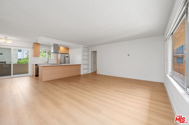 Photo - 833 5th St Unit 203