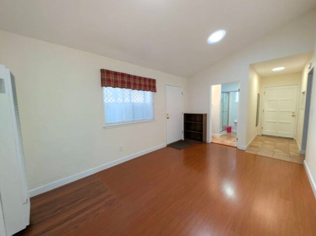 Photo - 3825 Union St