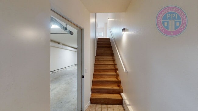Photo - Prime Location, Directly Across From Nike Headquarters! Beautiful Townhouse, Two En-Suites, Centr...