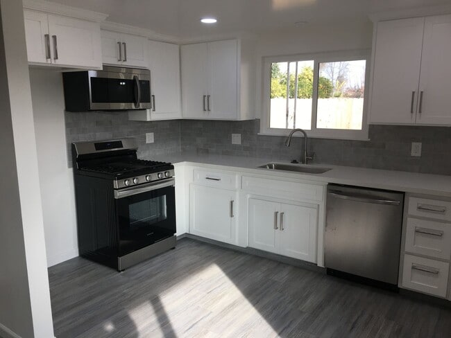 Photo - 3526 W Tulare Ave Casa