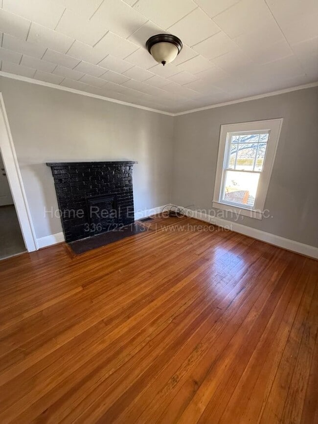 Photo - 4440 Lane St