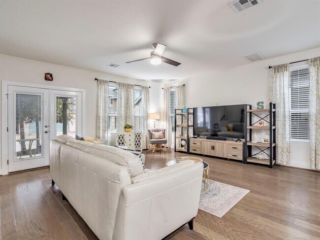 Photo - 7408 Merrick Ln Unidad 42