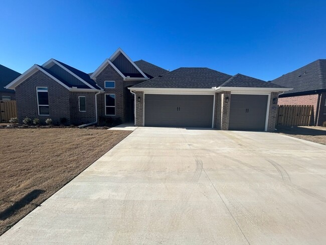 Building Photo - Beautiful Modern Home in Pea Ridge!