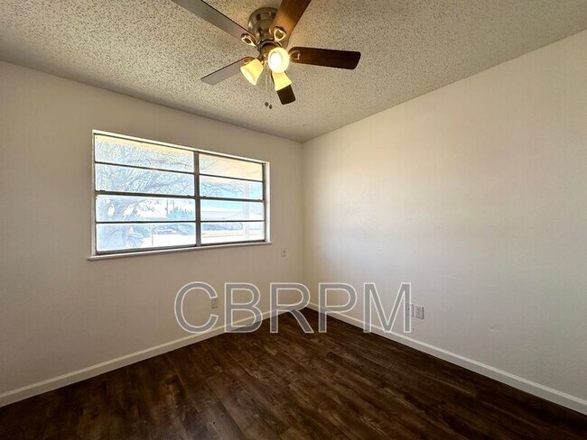 Photo - 4506 Itasca St