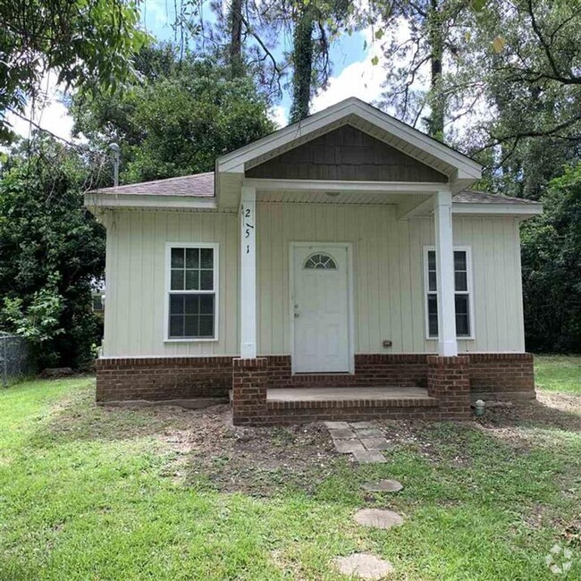 Building Photo - 1 Bed 1 Bath Cottage! Available August 2025!! Rental