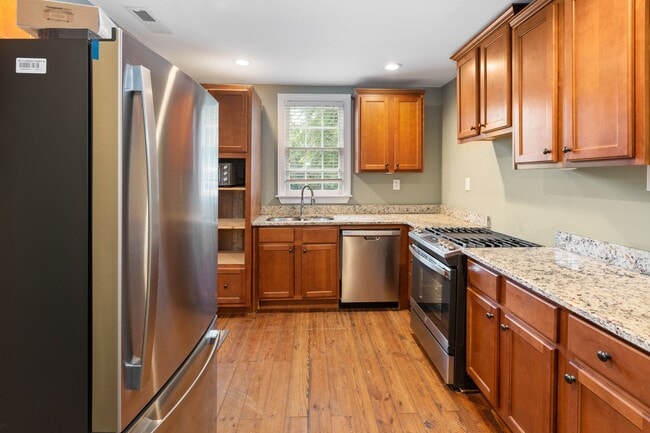Photo - 3 Bedroom, 1.5 Bathroom Home Downtown - Charleston