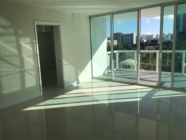 Photo - 1861 NW S River Dr Unidad 907